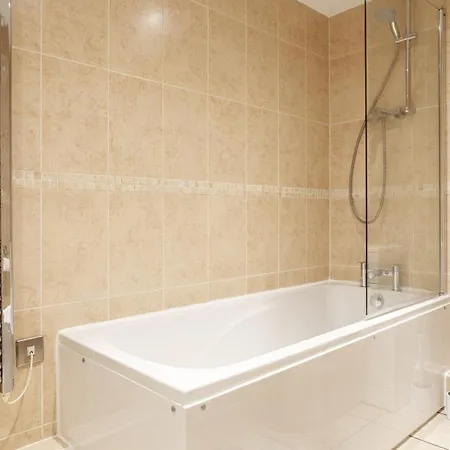 Charming Retreat In Апартаменты Брадфорд